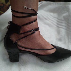 WOMENS SIZE 12 "MONROE & MAIN" EMBELLISHED HEEL ANKLE WRAP SHOE